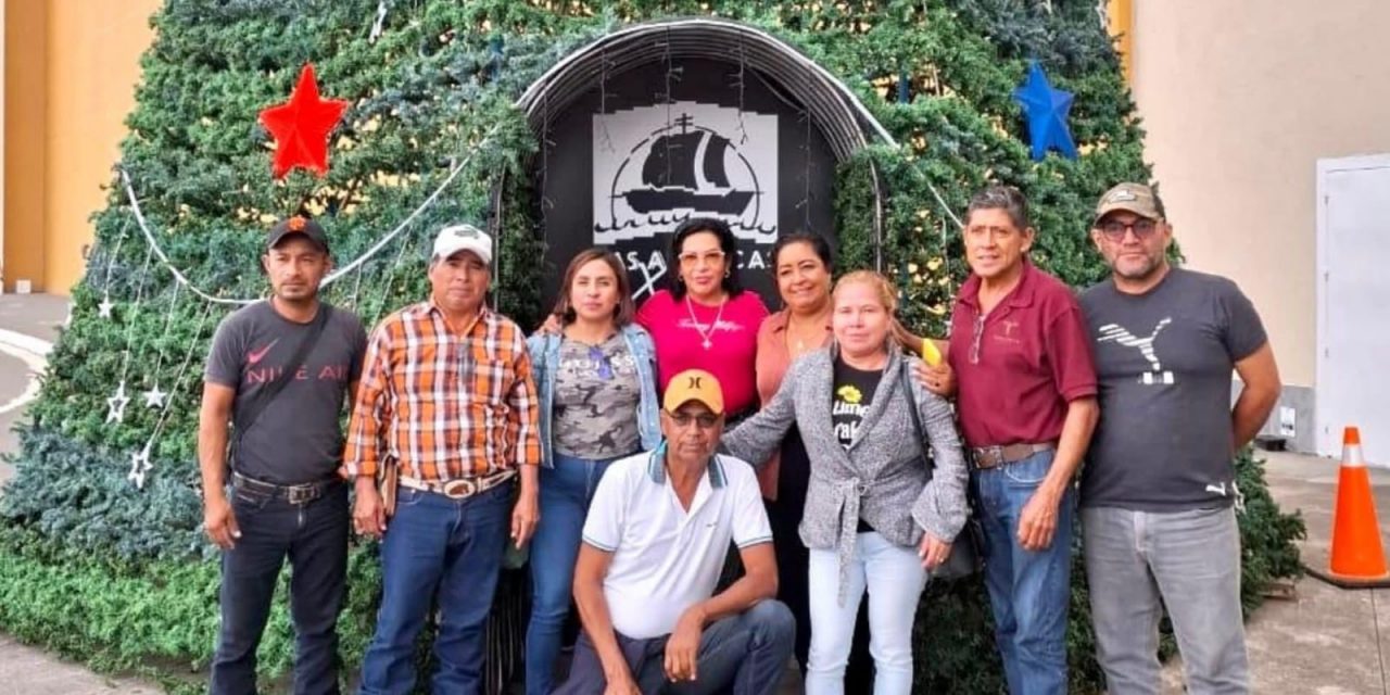 Síndica de Tuxpan acompaña a los agentes municipales a gestionar trámites para obras comunitarias.