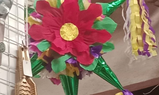 Amas de Casa Emprenden Negocio de Piñatas