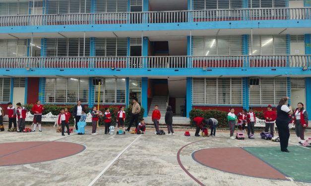 Docentes de CETUX fomenta las Tradiciones en los niños