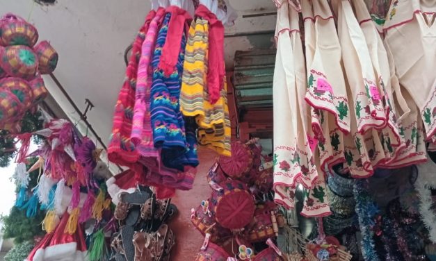 Repunta venta de trajes de inditos y accesorios