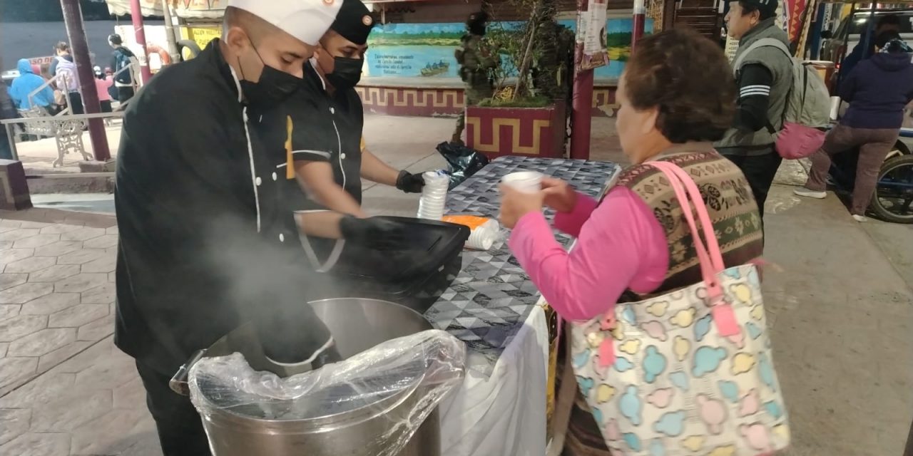 Ejército Mexicano realiza entrega de pan y bebidas calientes.