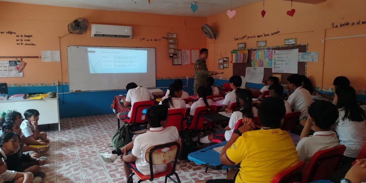 Ejército Mexicano imparte conferencia de prevención de adicciones en Coatzintla