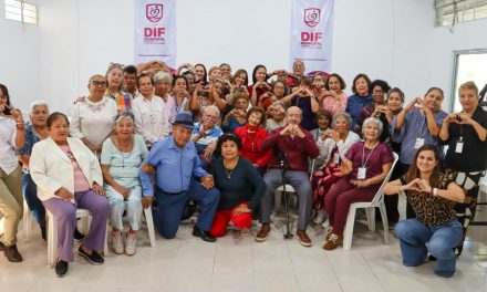 Presidenta del DIF Tuxpan se reúne con clubes del adulto mayor