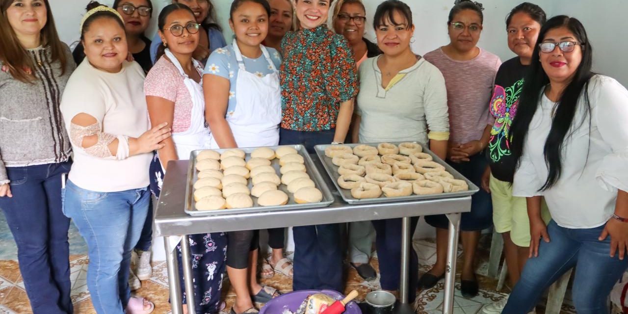 Presidenta del DIF Tuxpan visita a beneficiarias de proyectos productivos de panadería
