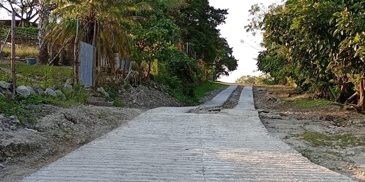 Les reparan sus calles a los vecinos de Ceiba Rica