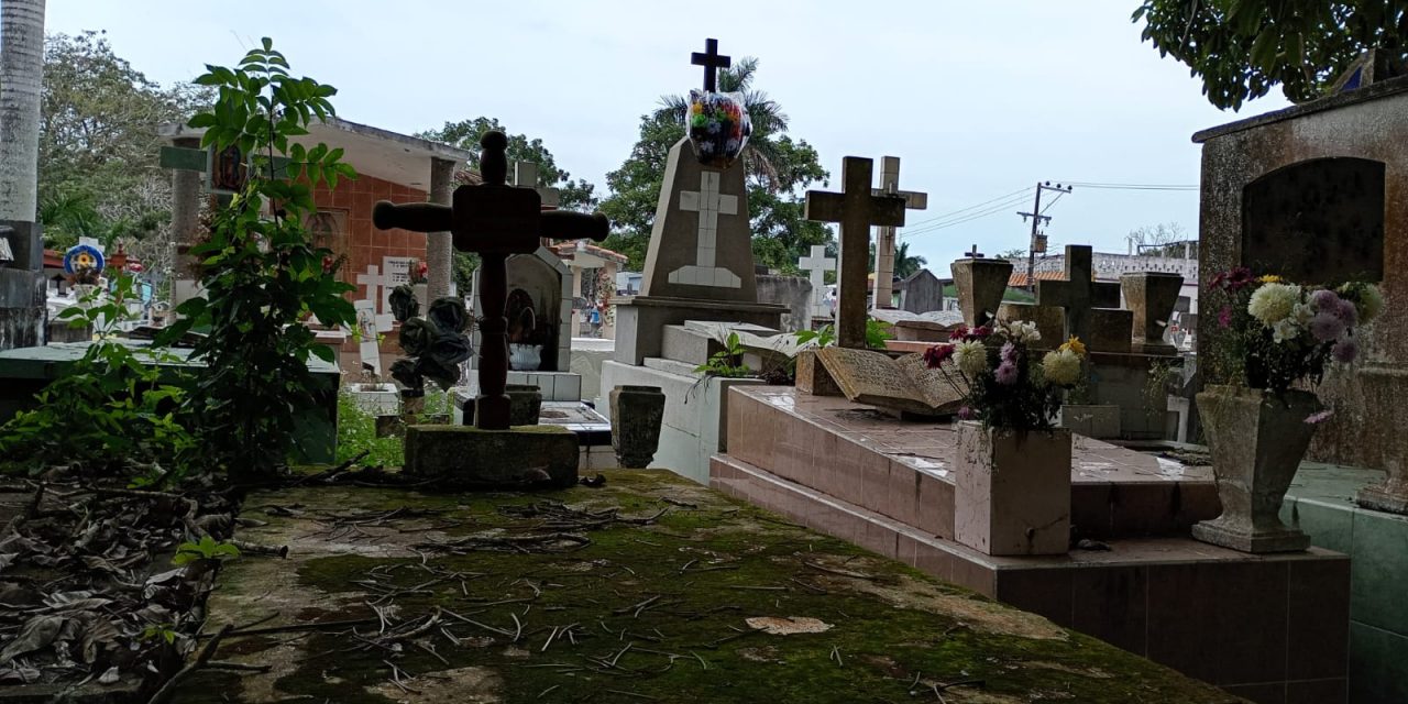 Intensifican limpieza en los Panteones