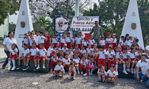 Ejército mexicano sorprende con una visita guiada a unos pequeñines.