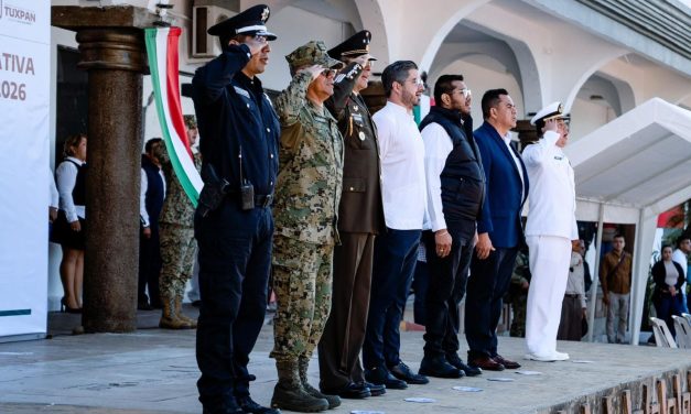 Con solemne ceremonia, Tuxpan conmemora el Día de la Bandera