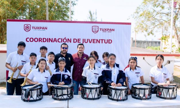 Ayuntamiento de Tuxpan fortalece la formación juvenil con entrega de instrumentos de Banda de Guerra