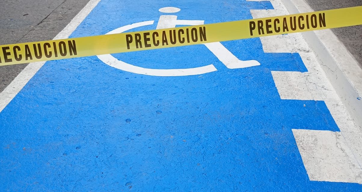 Remarcan espacios para discapacitados la Dirección de Tránsito Municipal