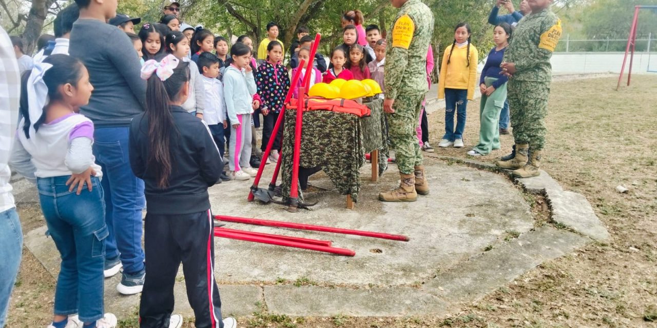 Ejército Mexicano estrecha lazos con la niñez de Tempoal.