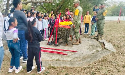 Ejército Mexicano estrecha lazos con la niñez de Tempoal.