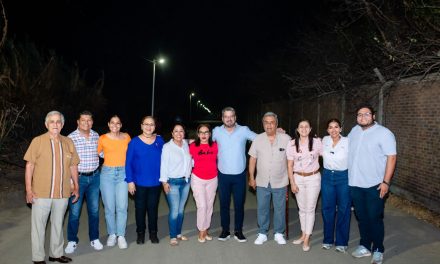 Iluminan acceso principal a Playa Mis Amores: seguridad y bienestar para las familias y turistas