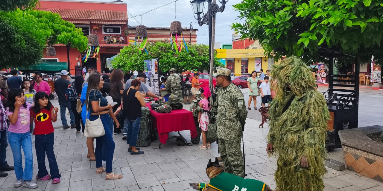 El Ejército Mexicano realizó exposición militar y fotográfica con las familias en Papantla