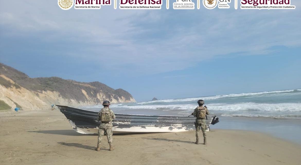 EN UNA OPERACIÓN MARÍTIMA SE ASEGURA UNA EMBARCACIÓN CON 230 PAQUETES DE PRESUNTA COCAÍNA EN LAS COSTAS DE MICHOACÁN