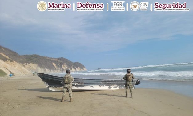 EN UNA OPERACIÓN MARÍTIMA SE ASEGURA UNA EMBARCACIÓN CON 230 PAQUETES DE PRESUNTA COCAÍNA EN LAS COSTAS DE MICHOACÁN