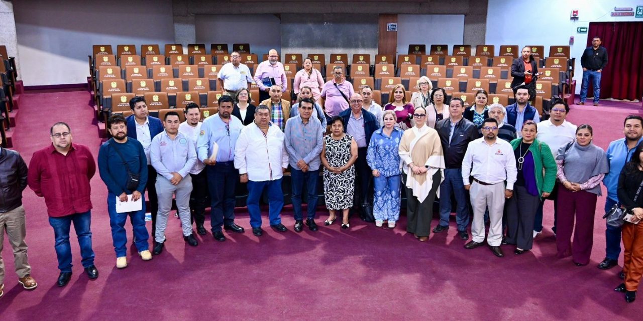 Atiende diputado Esteban Bautista a representantes sindicales