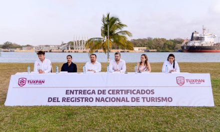Tuxpan fortalece su vocación turística con la entrega de 56 certificaciones del Registro Nacional de Turismo