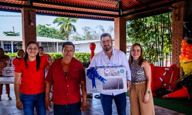 Reconoce Ayuntamiento de Tuxpan la labor de trabajadoras y trabajadores de la construcción