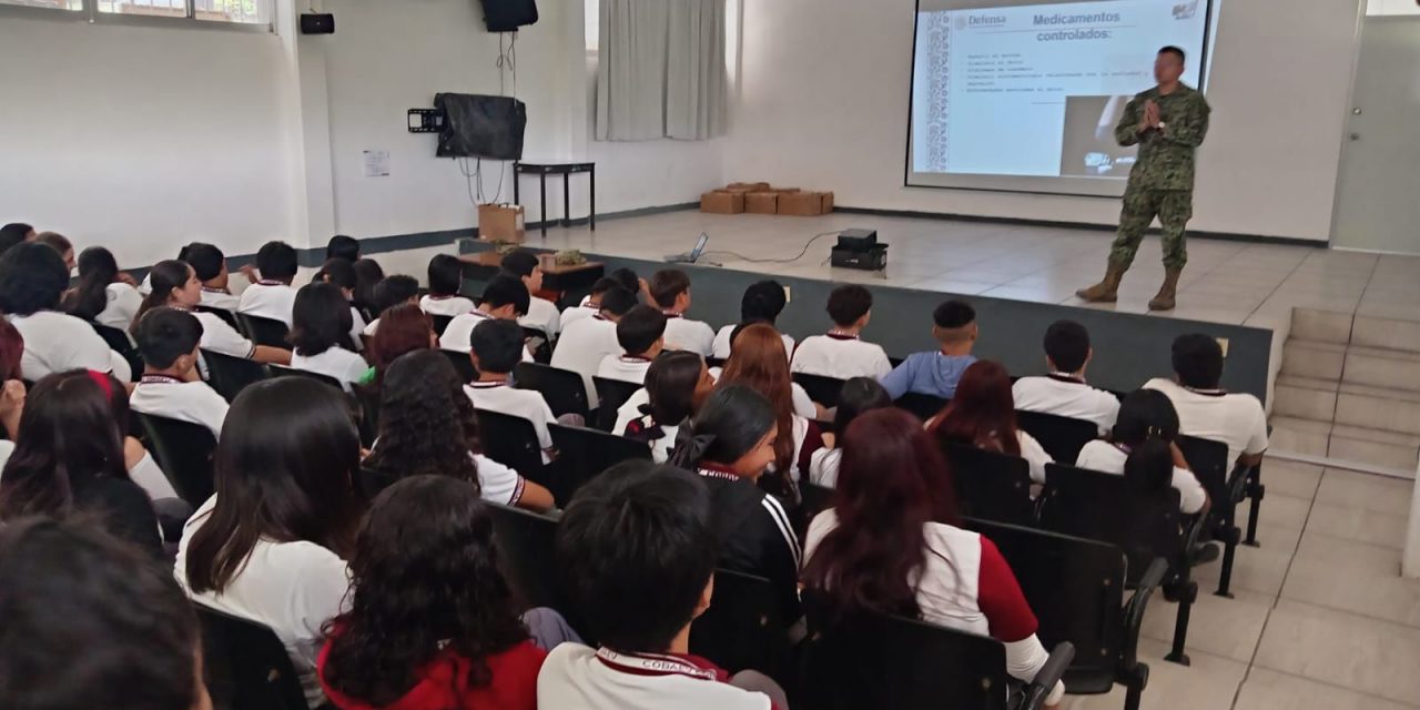 Ejército Mexicano imparte Plática de Prevención de Adicciones a estudiantes de Cd. Cuauhtémoc, Ver.