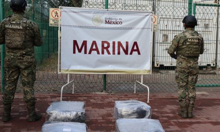 Marina asegura bultos con presunto clorhidrato de cocaína, en el recinto portuario de Manzanillo, Colima
