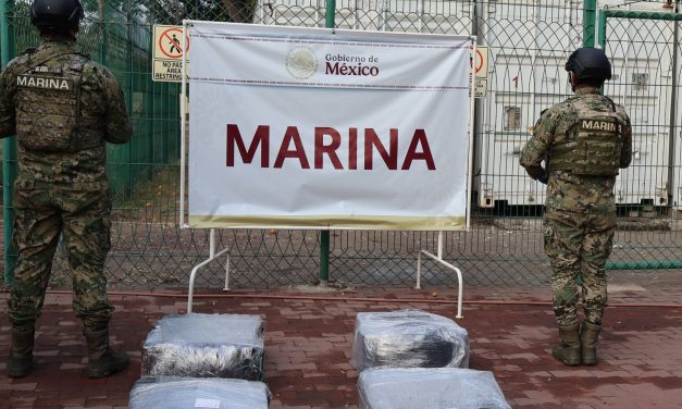 Marina asegura bultos con presunto clorhidrato de cocaína, en el recinto portuario de Manzanillo, Colima
