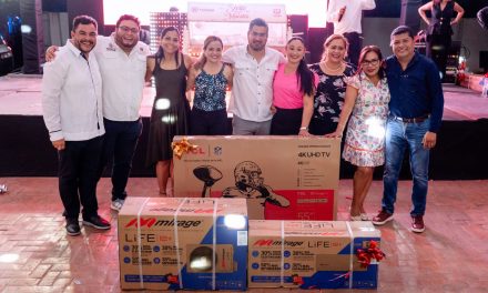 Más de 2,500 maestras y maestros celebran su día en gran festejo organizado por el Ayuntamiento de Tuxpan