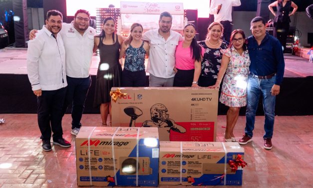 Más de 2,500 maestras y maestros celebran su día en gran festejo organizado por el Ayuntamiento de Tuxpan