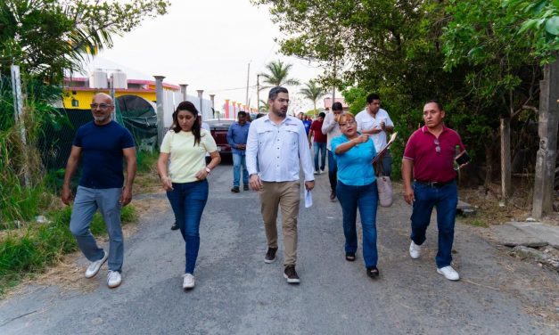 Avanzan trabajos de iluminación en el parque de La Mata