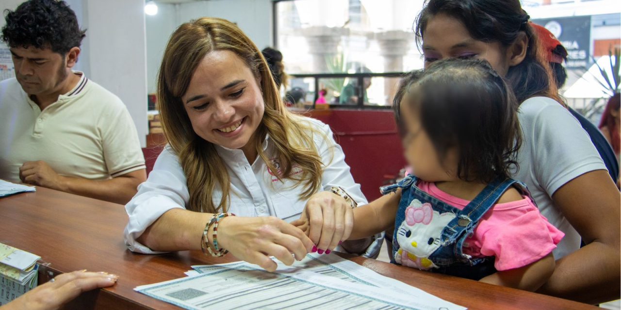 DIF Tuxpan brinda certeza jurídica a 12 menores con registro de nacimiento