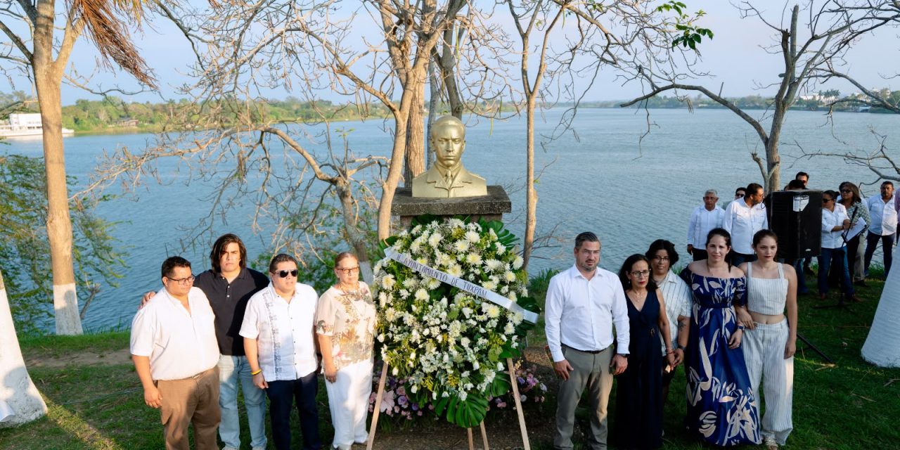 Tuxpan rinde homenaje al legado del Subteniente Piloto Aviador Fausto Vega Santander en su 81 aniversario luctuoso