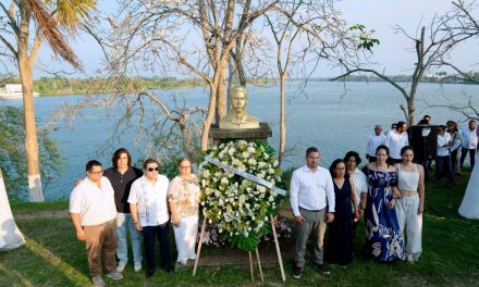 Tuxpan rinde homenaje al legado del Subteniente Piloto Aviador Fausto Vega Santander en su 81 aniversario luctuoso