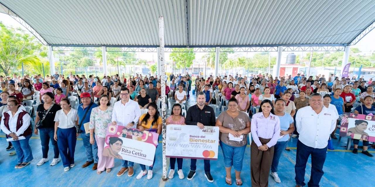 Entrega de 329 tarjetas de la Beca Universal “Rita Cetina” fortalece la educación de estudiantes tuxpeños