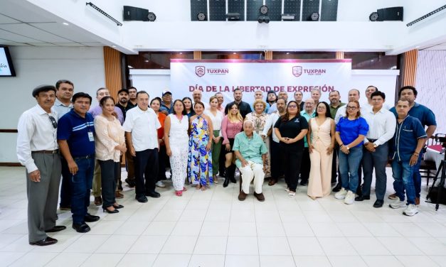 Reconocen en Tuxpan la labor de comunicadoras y comunicadores por el Día de la Libertad de Expresión