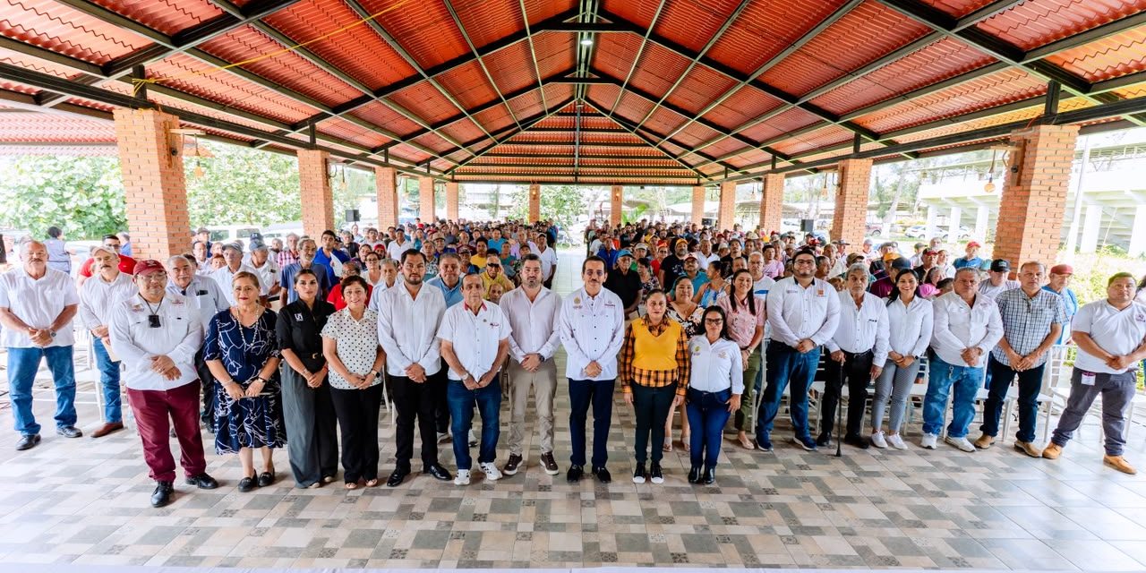 Entregan apoyos económicos para fortalecer el desarrollo acuícola y pesquero en Tuxpan