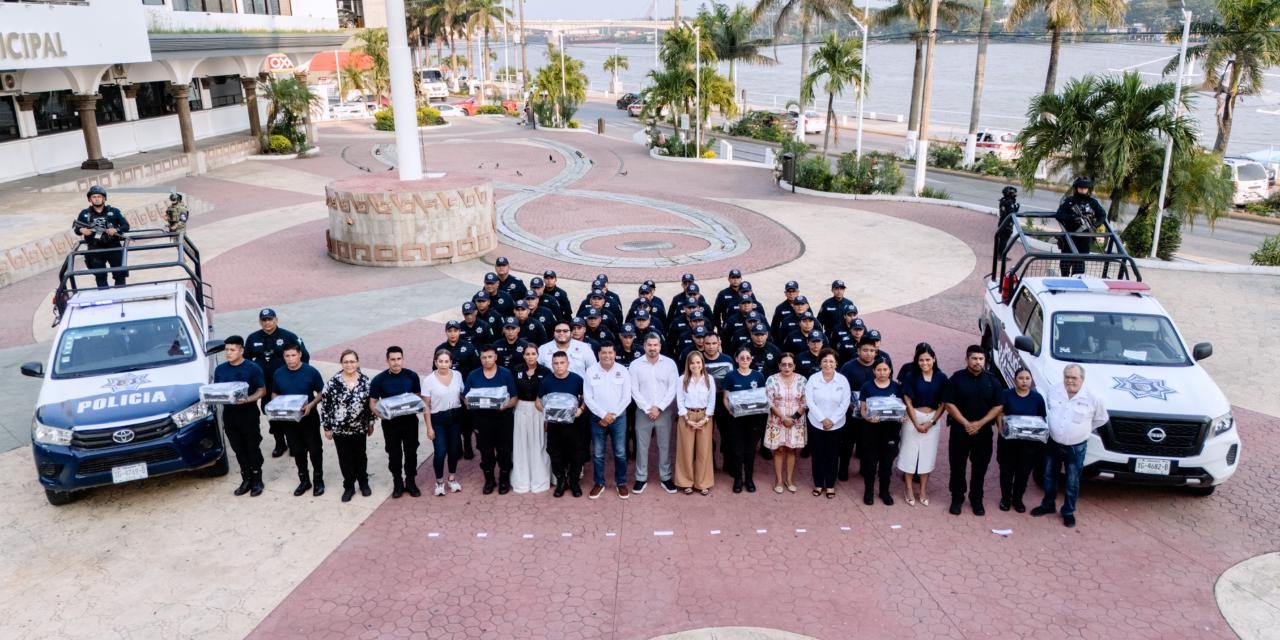 Tuxpan Fortalece La Seguridad Pública Con Entrega De Uniformes Y Cámaras Corporales