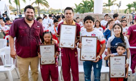 Tuxpan reconoce por primera vez a sus máximos exponentes deportivos con el Premio Municipal del Deporte