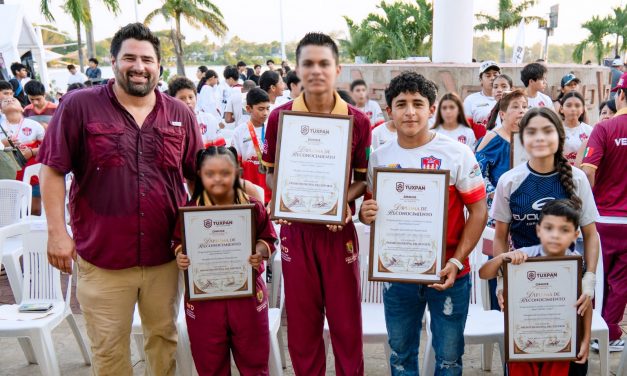 Tuxpan reconoce por primera vez a sus máximos exponentes deportivos con el Premio Municipal del Deporte