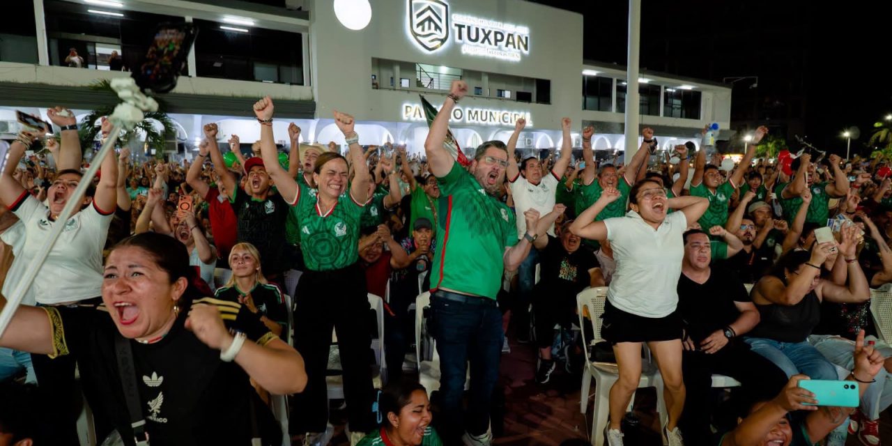 Gobierno Municipal devuelve la vida a la Plaza Cívica con transmisiones de la Selección Mexicana