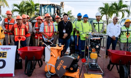 Ayuntamiento de Tuxpan entrega equipo nuevo a Obras Públicas y Servicios Públicos Municipales