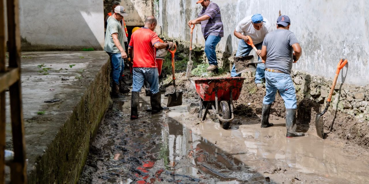 20 años sin atención: Gobierno de Tuxpan inicia “Programa de Limpieza Manual de Drenes Pluviales”
