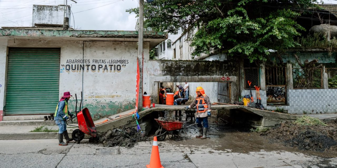 20 años sin atención: Gobierno de Tuxpan inicia “Programa de Limpieza Manual de Drenes Pluviales”