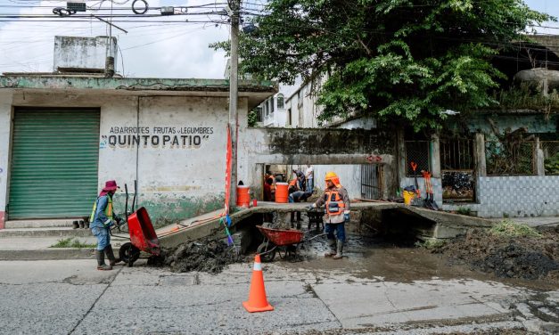 20 años sin atención: Gobierno de Tuxpan inicia “Programa de Limpieza Manual de Drenes Pluviales”