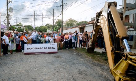 Gobierno de Tuxpan inicia pavimentación de calles en Santiago de la Peña