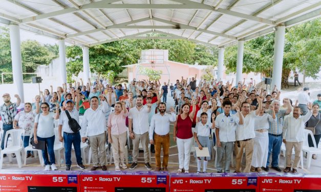 Se entregan 115 pantallas a 30 telesecundarias de Tuxpan