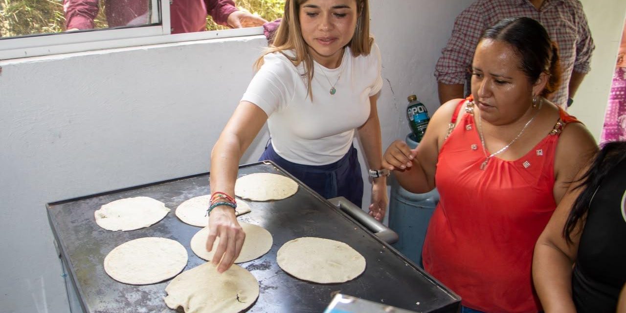 Capacitan a beneficiarias de proyectos productivos del DIF en operación de tortillerías