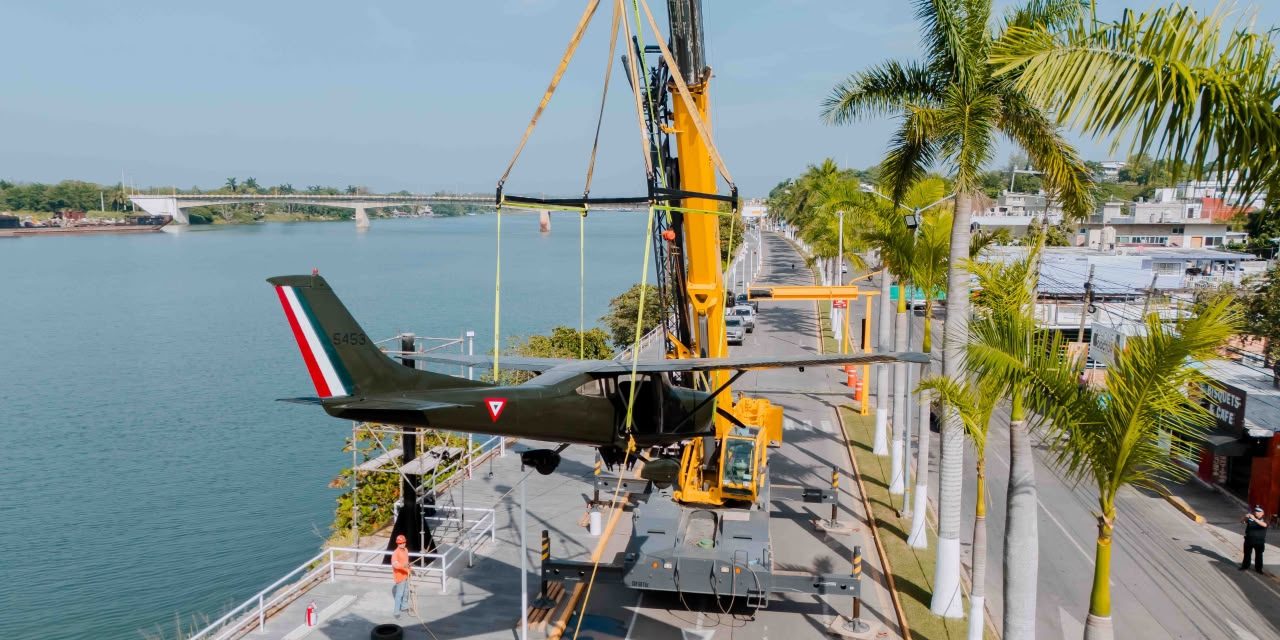 FUERZA AÉREA MEXICANA DONA A TUXPAN AERONAVE PARA HONRAR A FAUSTO VEGA SANTANDER