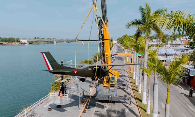 FUERZA AÉREA MEXICANA DONA A TUXPAN AERONAVE PARA HONRAR A FAUSTO VEGA SANTANDER