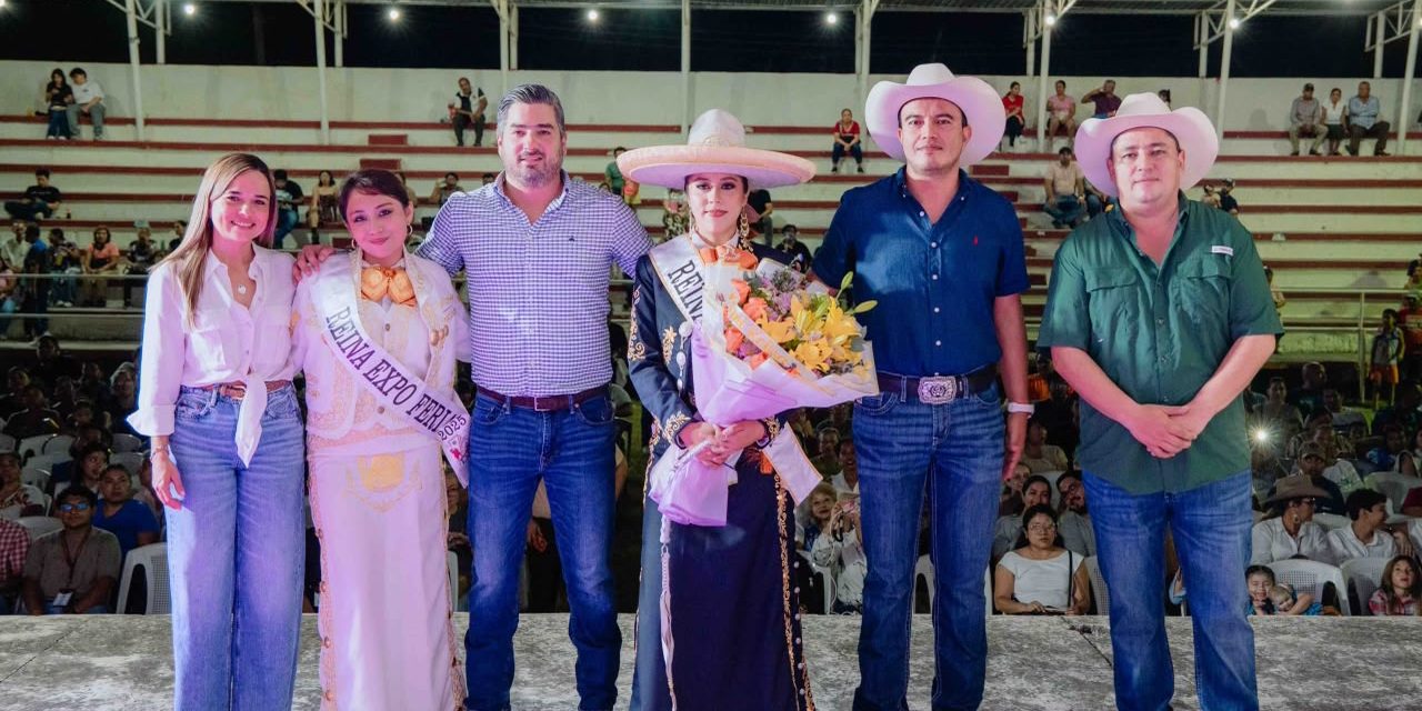 Daniel Cortina corona a Nikole Pulido Kokke como reina de la Expo Tuxpan 2026