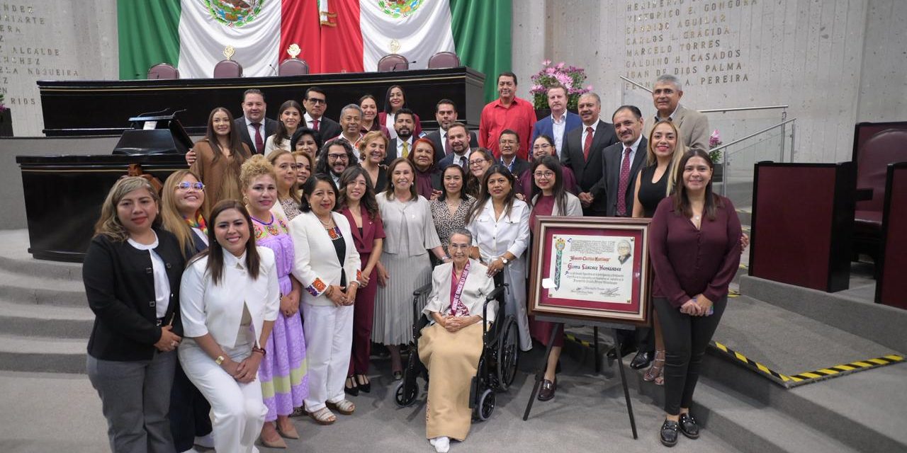Condecora Congreso del Estado a Gloria Sánchez con la Medalla “Heberto Castillo”